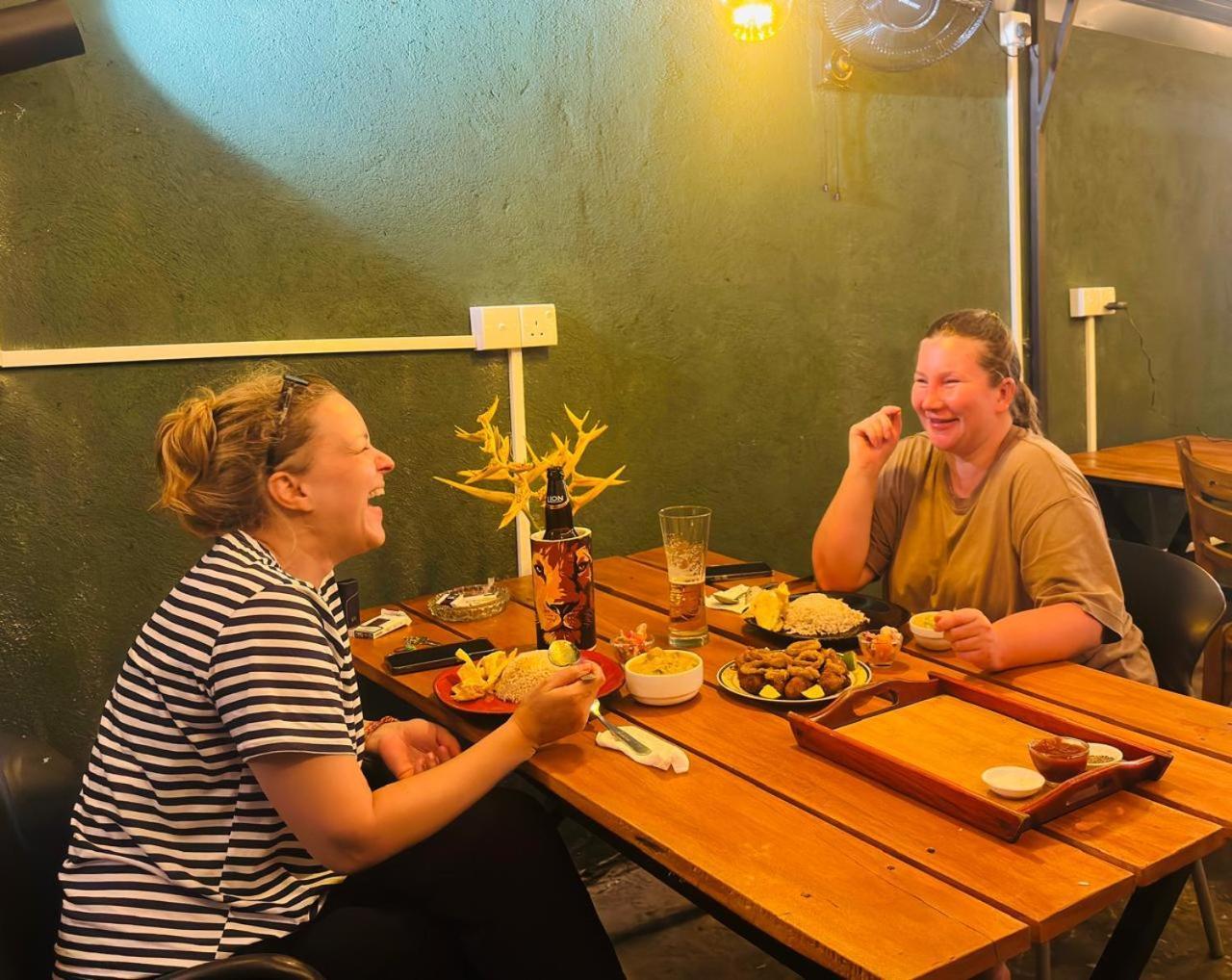 Golden Town Hotel タンガラ エクステリア 写真